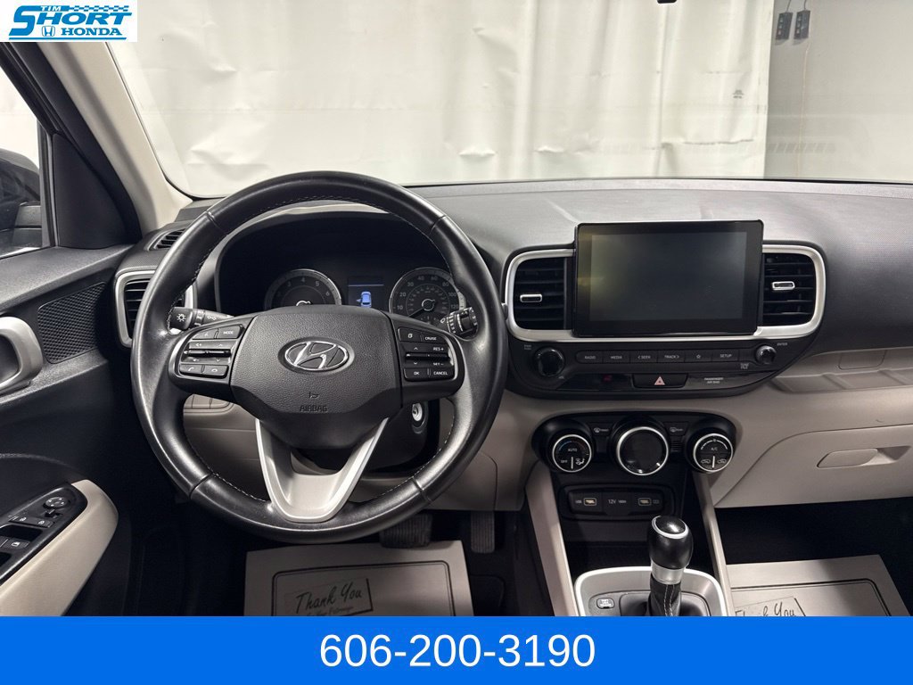 Used 2022 Hyundai Venue SEL FWD image 12