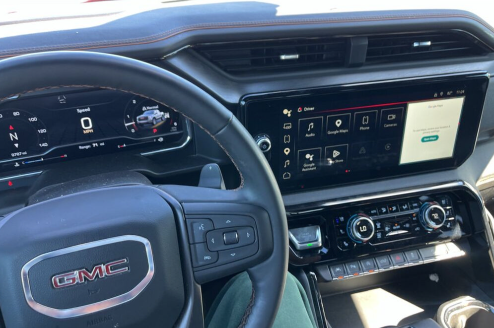 Used 2025 GMC Sierra 1500 AT4 w/ Technology Package AWD/4WD image 11