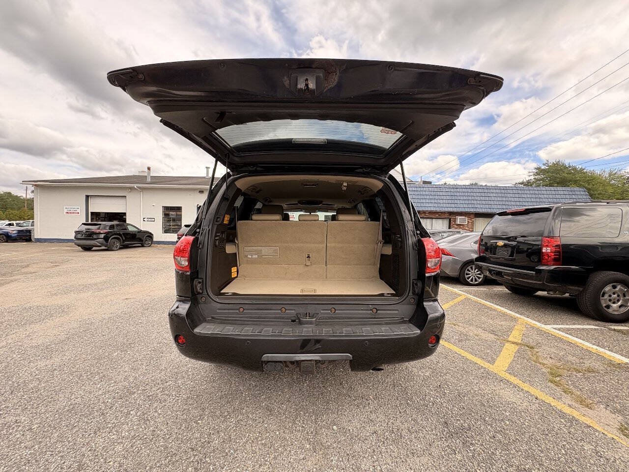 Used 2011 Toyota Sequoia Platinum AWD/4WD image 39