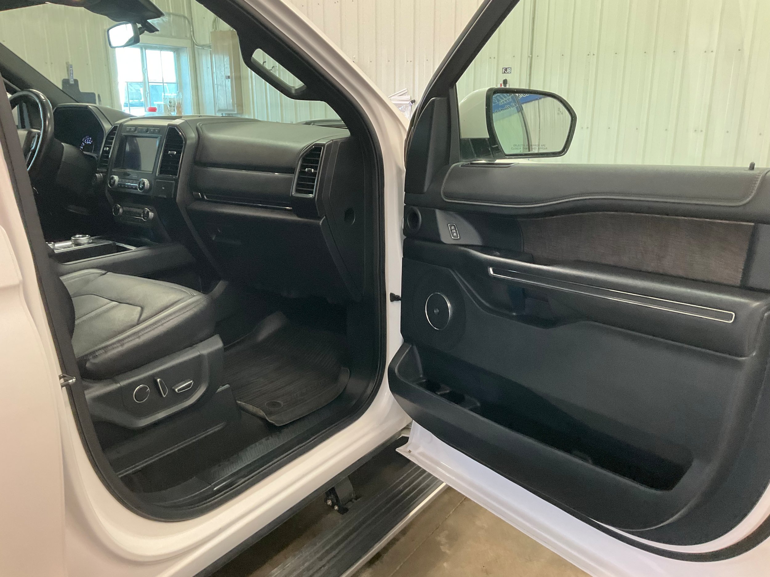 Used 2019 Ford Expedition Limited w/ Special Edition Package AWD/4WD image 30