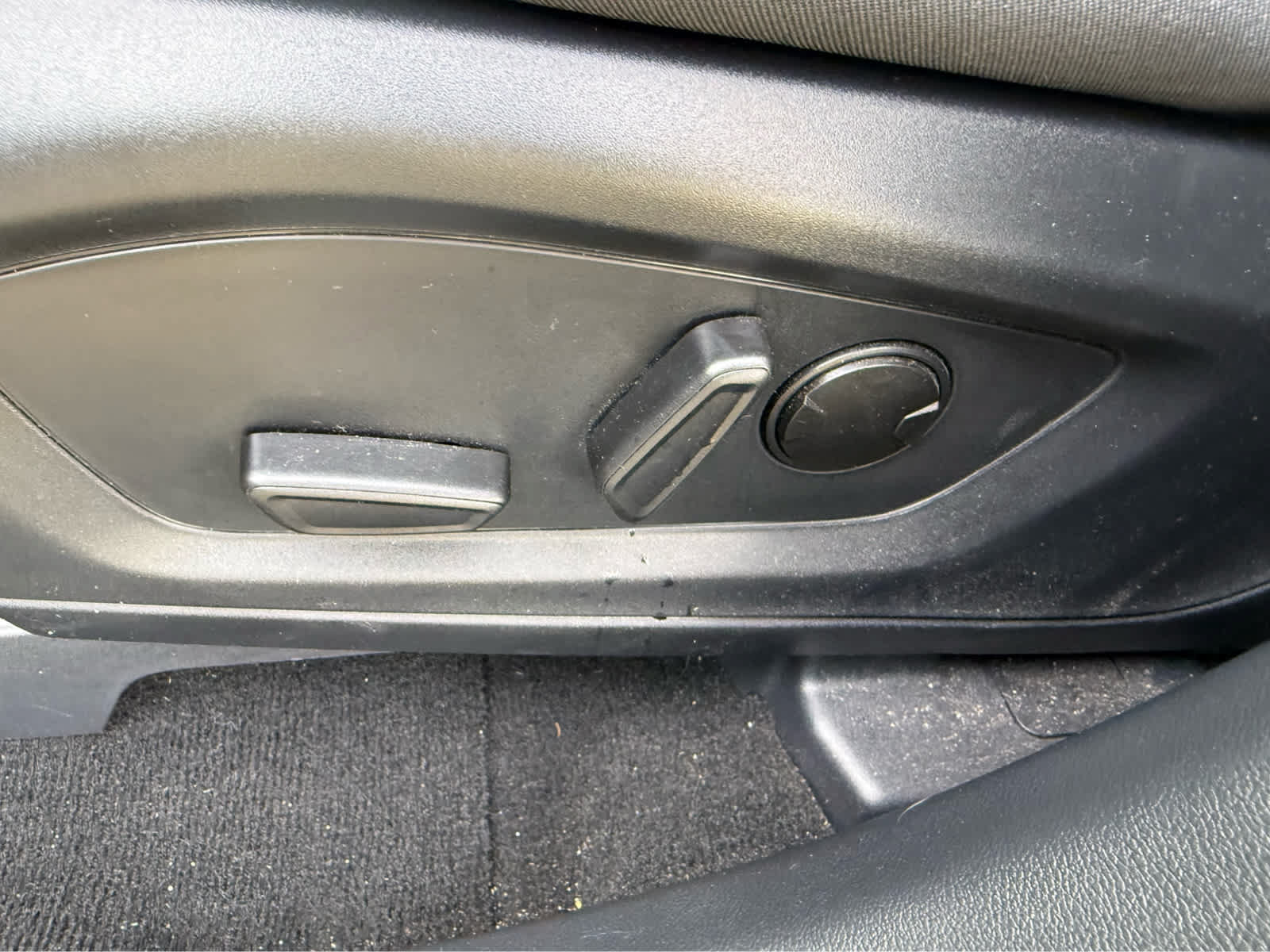 Used 2025 Ford Explorer Active AWD/4WD image 15