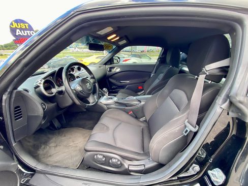 Used 2016 Nissan 370Z Touring w/ Aerodynamics Package image 10