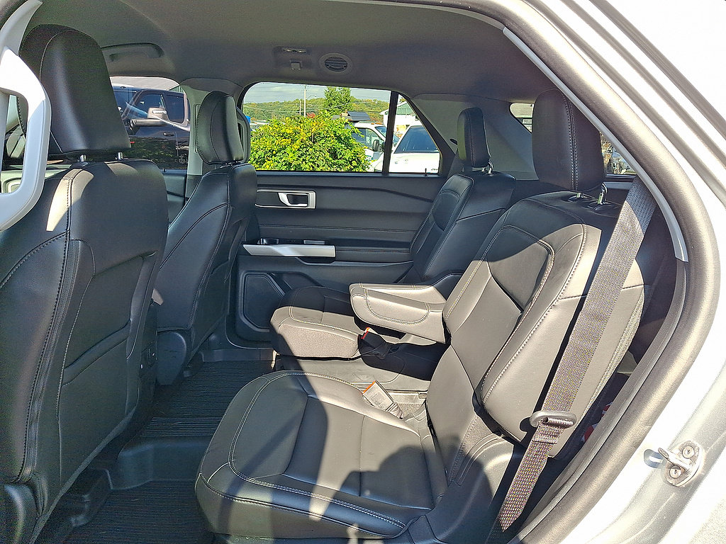 Used 2024 Ford Explorer XLT w/ Equipment Group 202A AWD/4WD image 61