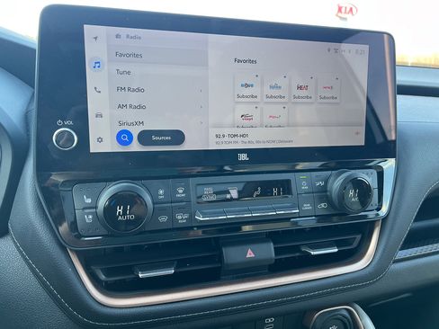 Used 2024 Toyota Grand Highlander AWD Hybrid image 25