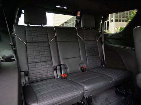 Used 2025 Cadillac Escalade Sport Platinum w/ LPO, ONYX Package AWD/4WD image 23