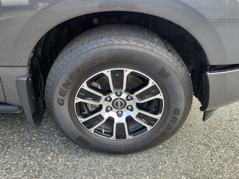 Used 2024 Nissan Titan SV w/ SV Convenience Package image 6