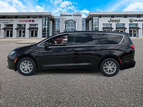 New 2026 Chrysler Voyager LX image 5