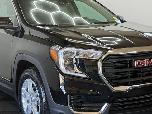 Used 2023 GMC Terrain SLE w/ Driver Convenience Package FWD image 3
