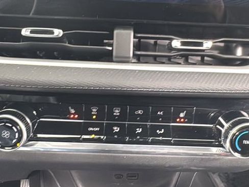 Used 2025 Chevrolet Equinox LT image 27