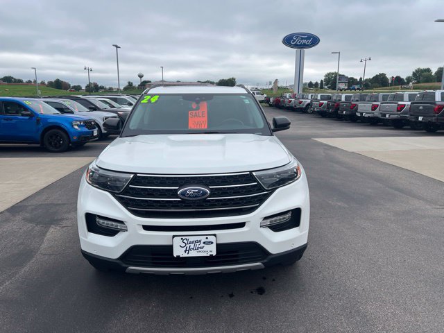 Used 2024 Ford Explorer XLT w/ Equipment Group 202A AWD/4WD image 2