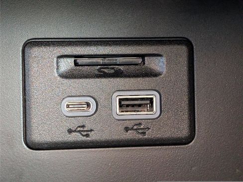 Used 2023 GMC Acadia Denali w/ Denali Technology Package image 27