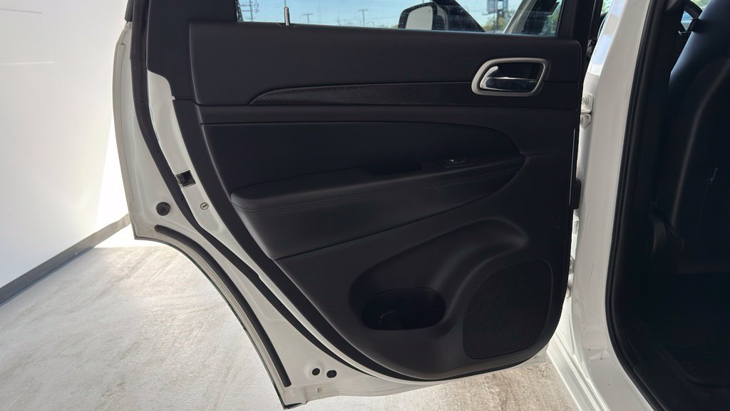 Used 2018 Jeep Grand Cherokee Altitude AWD/4WD image 28