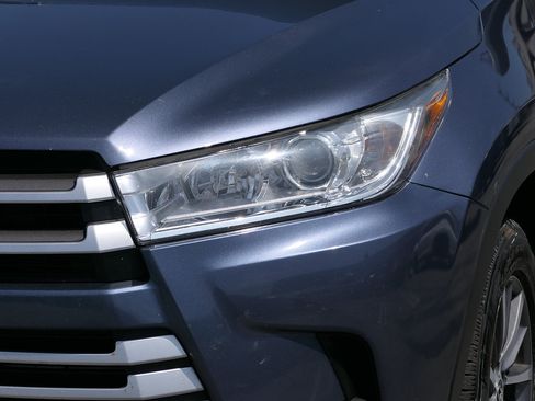 Used 2018 Toyota Highlander XLE FWD image 7