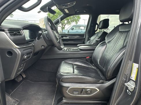 Used 2022 Jeep Wagoneer Series I RWD image 9