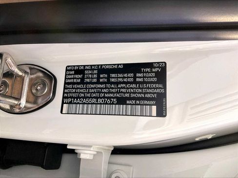 Certified 2024 Porsche Macan AWD/4WD image 36