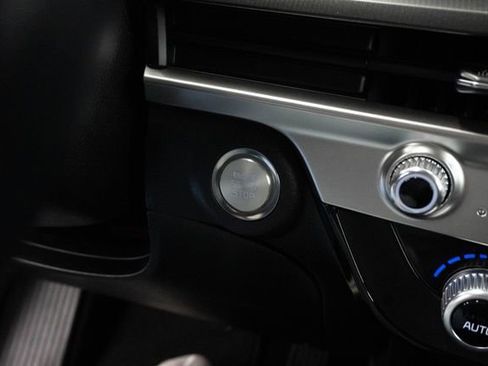 Used 2025 Kia Telluride LX image 32