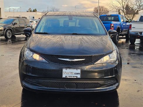 Used 2021 Chrysler Voyager L image 9