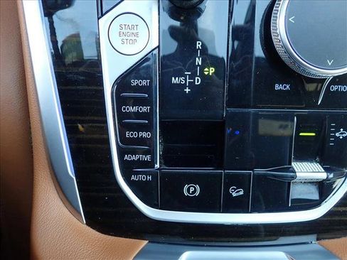 Used 2021 BMW X7 xDrive40i w/ M Sport Package AWD/4WD image 25