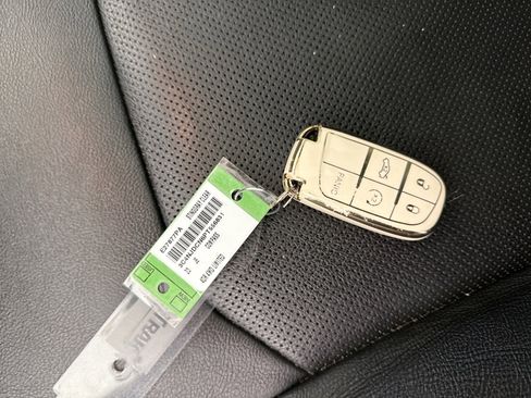 Used 2023 Jeep Compass Limited w/ Sun and Sound Group image 11