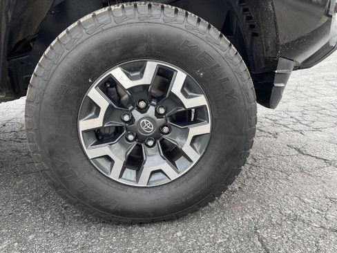 Used 2016 Toyota Tacoma SR image 10