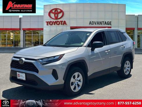 Used 2023 Toyota RAV4 LE AWD/4WD image 4