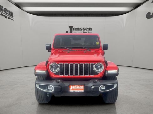 Used 2025 Jeep Wrangler Sahara image 7