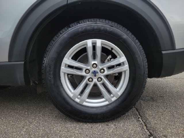 Used 2024 Ford Explorer XLT RWD image 11