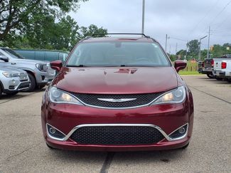 Used 2019 Chrysler Pacifica Touring-L FWD video 2