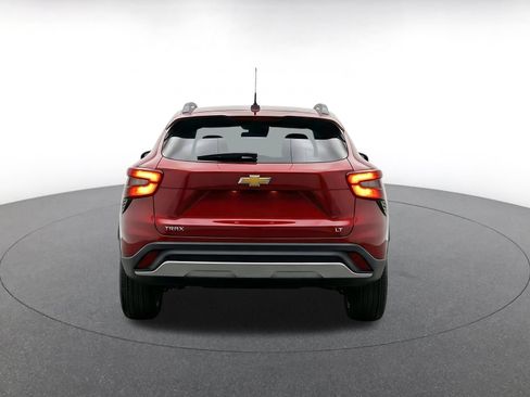 Used 2025 Chevrolet Trax LT FWD image 6