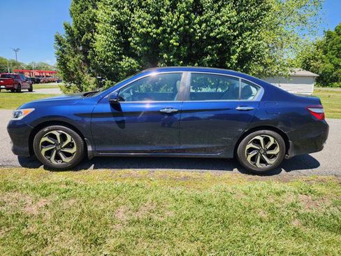 Used 2017 Honda Accord EX image 1