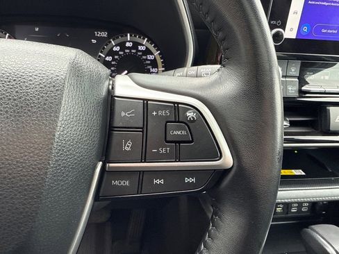 Certified 2023 Toyota Highlander XLE image 34