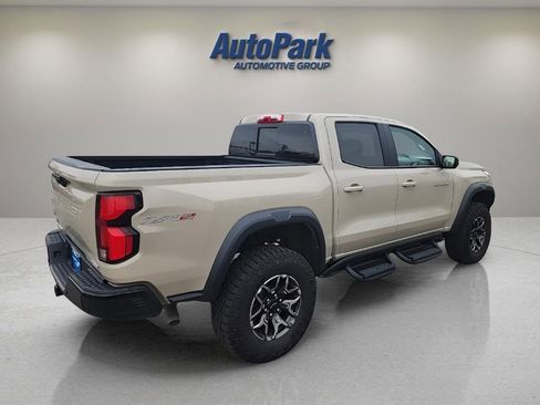 Used 2024 Chevrolet Colorado ZR2 w/ Technology Package AWD/4WD image 7
