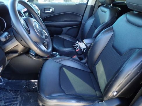 Used 2020 Jeep Compass Latitude FWD image 11
