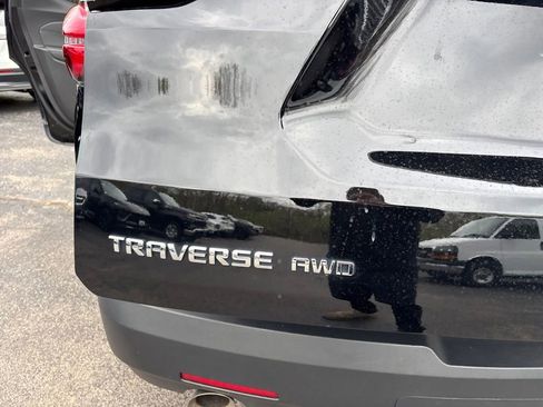 Used 2023 Chevrolet Traverse LT AWD/4WD image 17