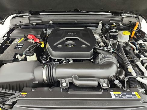 Used 2024 Jeep Wrangler Unlimited w/ Convenience Group AWD/4WD image 16
