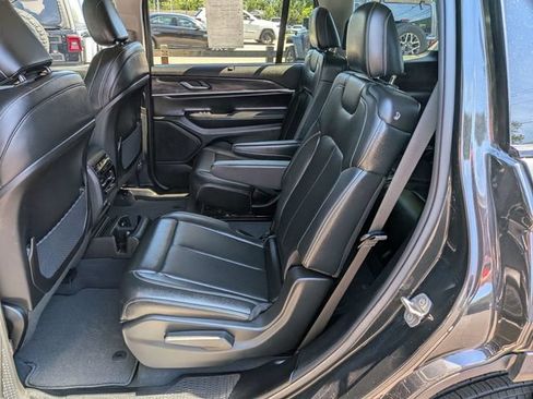 Used 2023 Jeep Grand Cherokee L Limited w/ Luxury Tech Group II AWD/4WD image 13