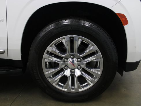 Used 2021 GMC Yukon XL Denali image 5