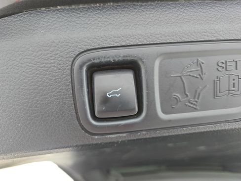 Used 2020 Ford Expedition XLT w/ Equipment Group 202A AWD/4WD image 14