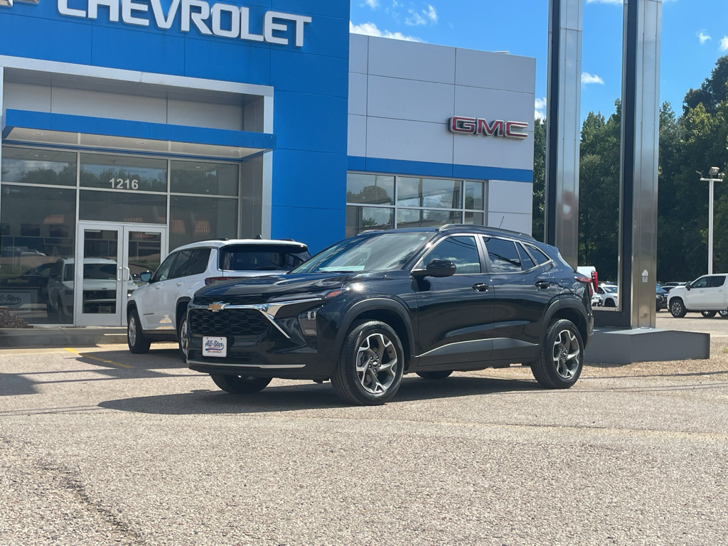 Used 2025 Chevrolet Trax LT FWD image 17