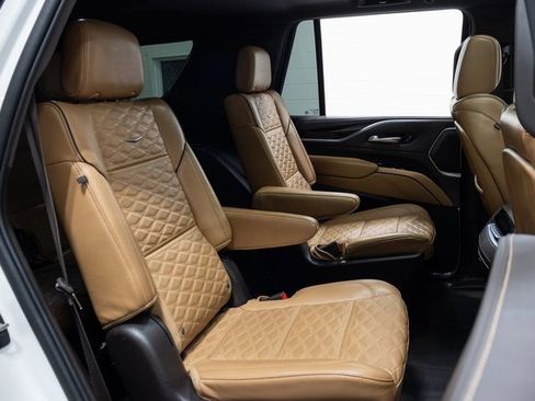 Used 2022 Cadillac Escalade Premium Luxury image 25