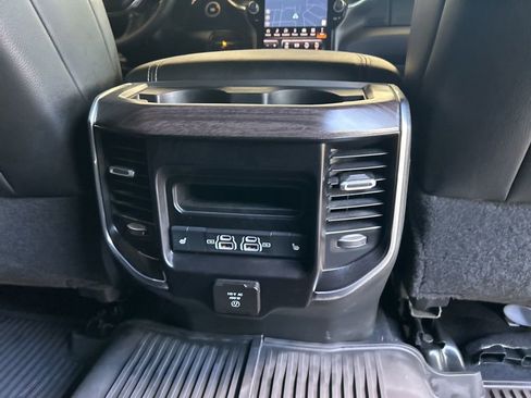 Used 2025 RAM 3500 Laramie AWD/4WD image 36