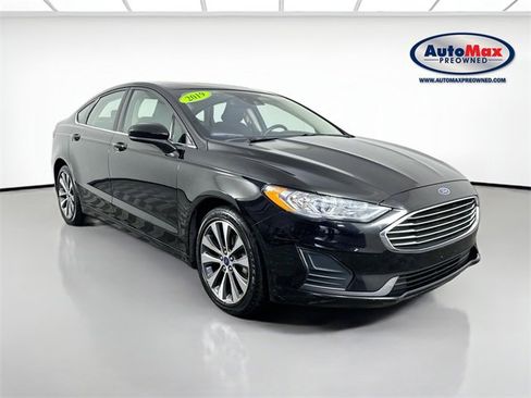 Used 2019 Ford Fusion SE image 1