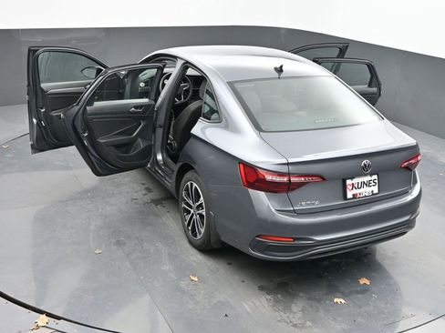 Used 2024 Volkswagen Jetta Sport image 64