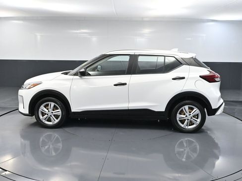 Used 2021 Nissan Kicks S image 9