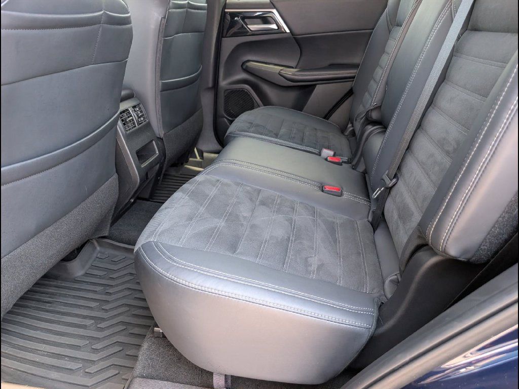Used 2022 Mitsubishi Outlander SE AWD/4WD image 13