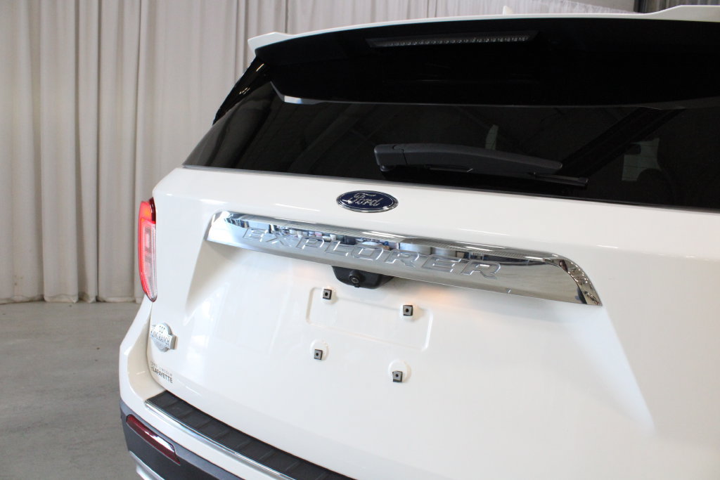Used 2022 Ford Explorer King Ranch w/ Premium Technology Package RWD image 33