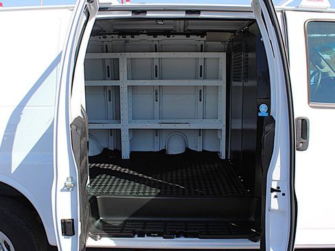 Used 2024 GMC Savana 2500 w/ Driver Convenience Package image 9