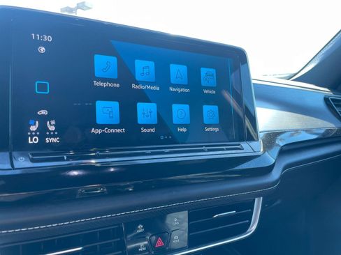 Used 2025 Volkswagen Atlas Cross Sport SE image 20