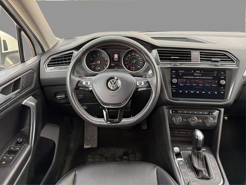 Used 2021 Volkswagen Tiguan SE AWD/4WD image 35