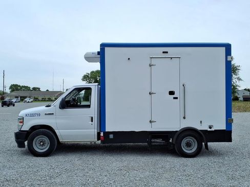 Used 2023 Ford E-350 and Econoline 350 Super Duty w/ Power Windows & Locks Group RWD image 10